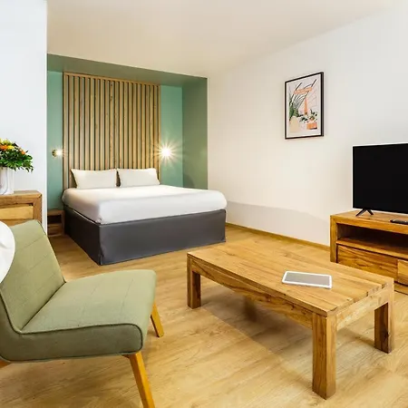 Adagio Centre Comedie 4*