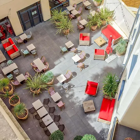 Adagio Centre Comedie 4*