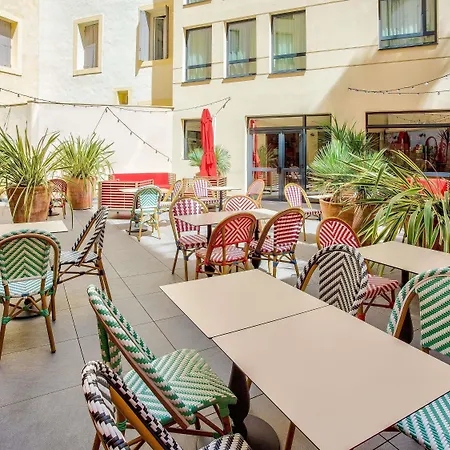 Adagio Centre Comedie 4*