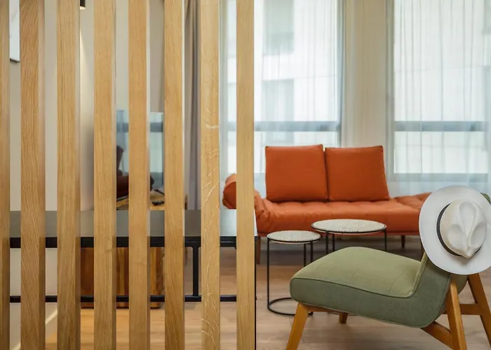 Adagio Centre Comedie 4*