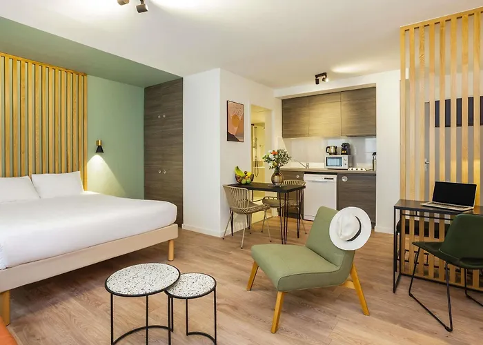 Adagio Centre Comedie 4*