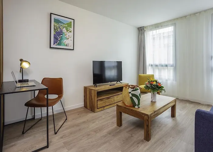 Adagio Centre Comedie Apartahotel 4*