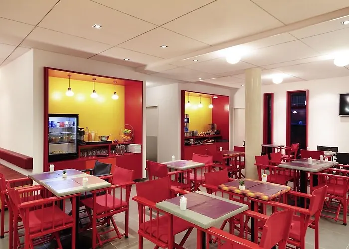 Adagio Centre Comedie 4*
